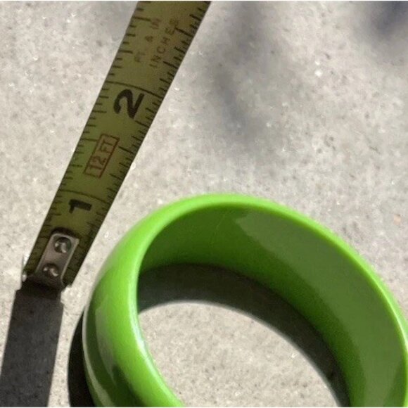 Vintage Red and Green Bangle Bracelet Lucite 1960s Women’s Sz 8” - Picture 13 of 14